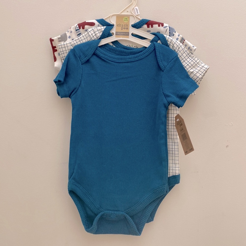 NWT!! 3 pack bodysuits.